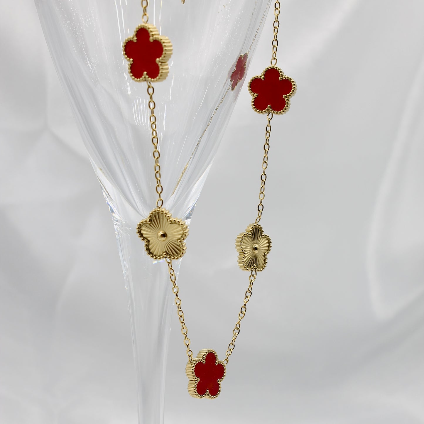 SCARLET CLOVER NECKLACE