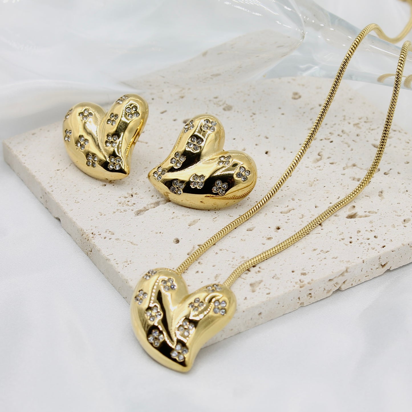 GOLDEN BLOSSOM HEART NECKLACE