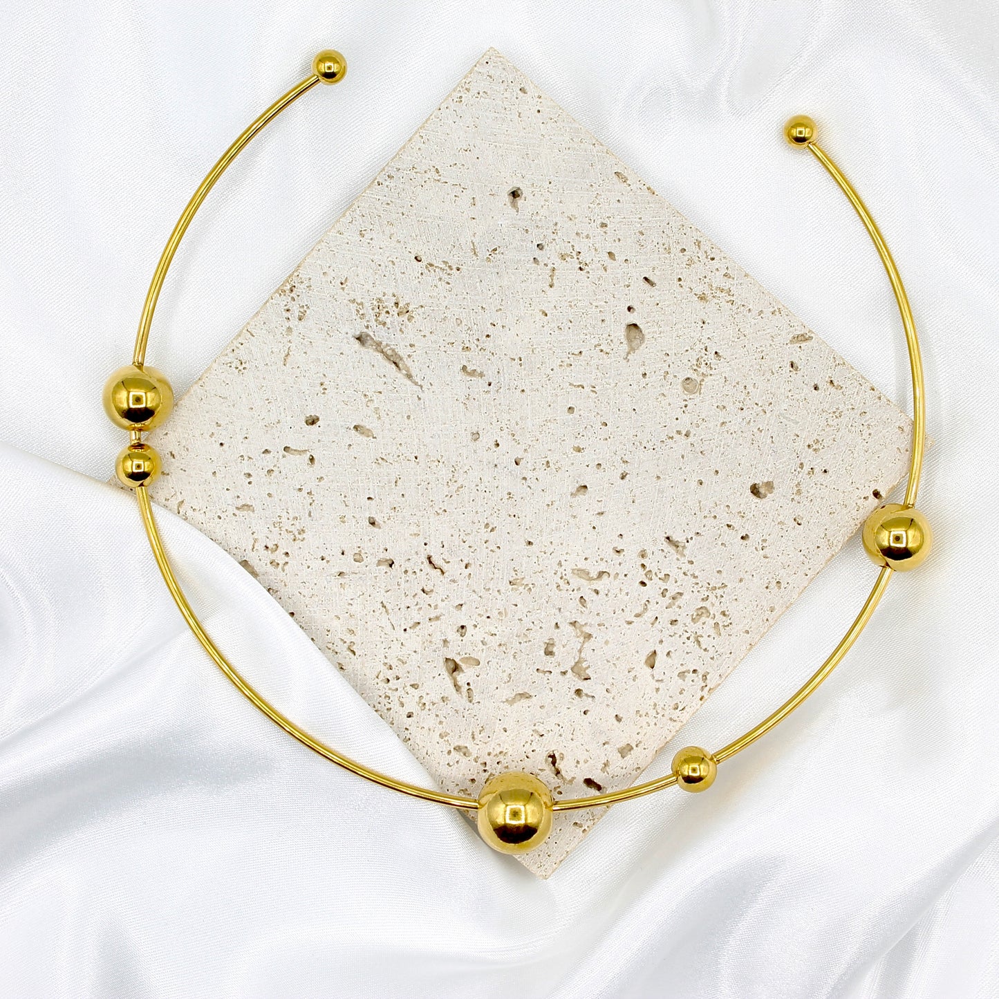 MAE CHOKER NECKLACE