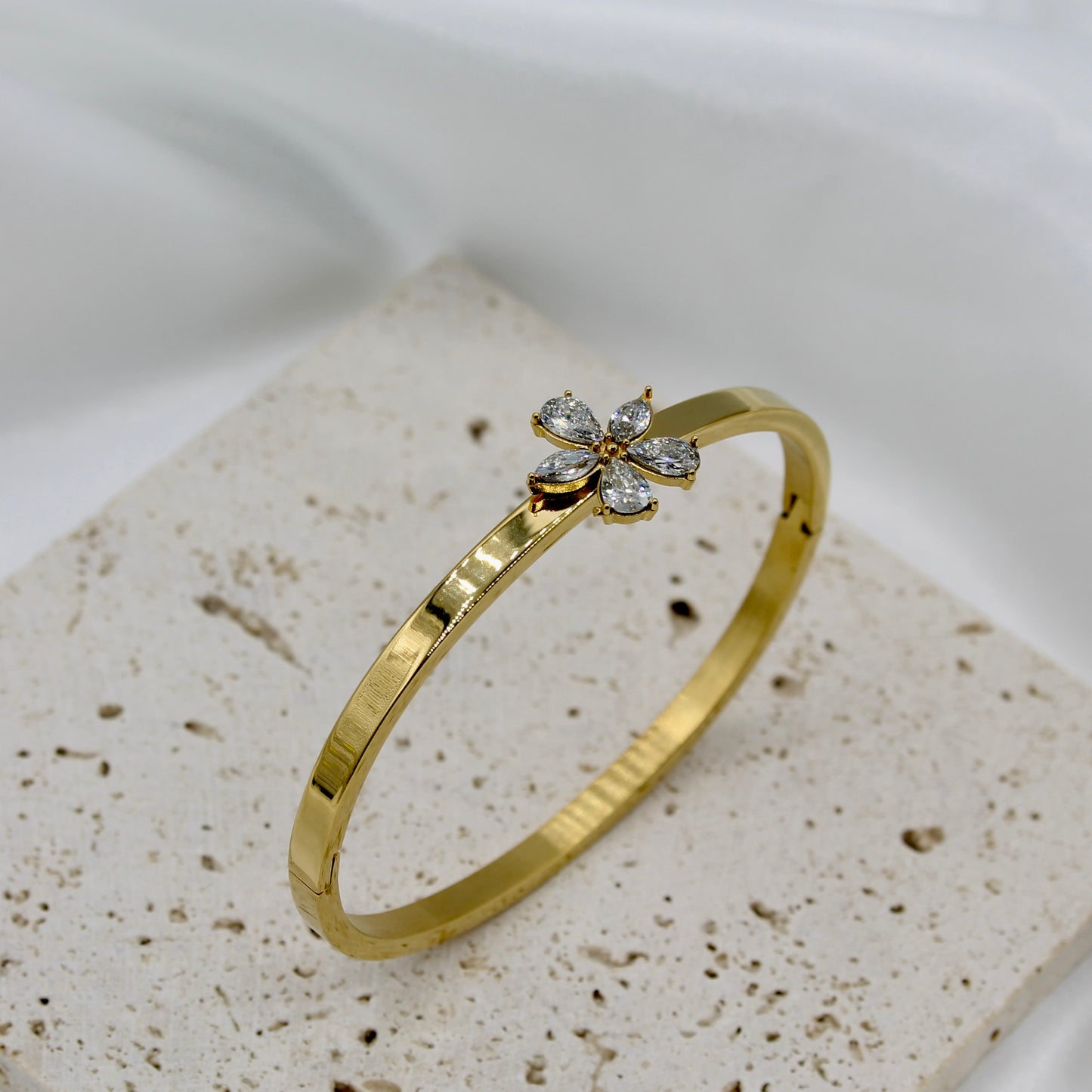 VIVIAN FLOWER BANGLE