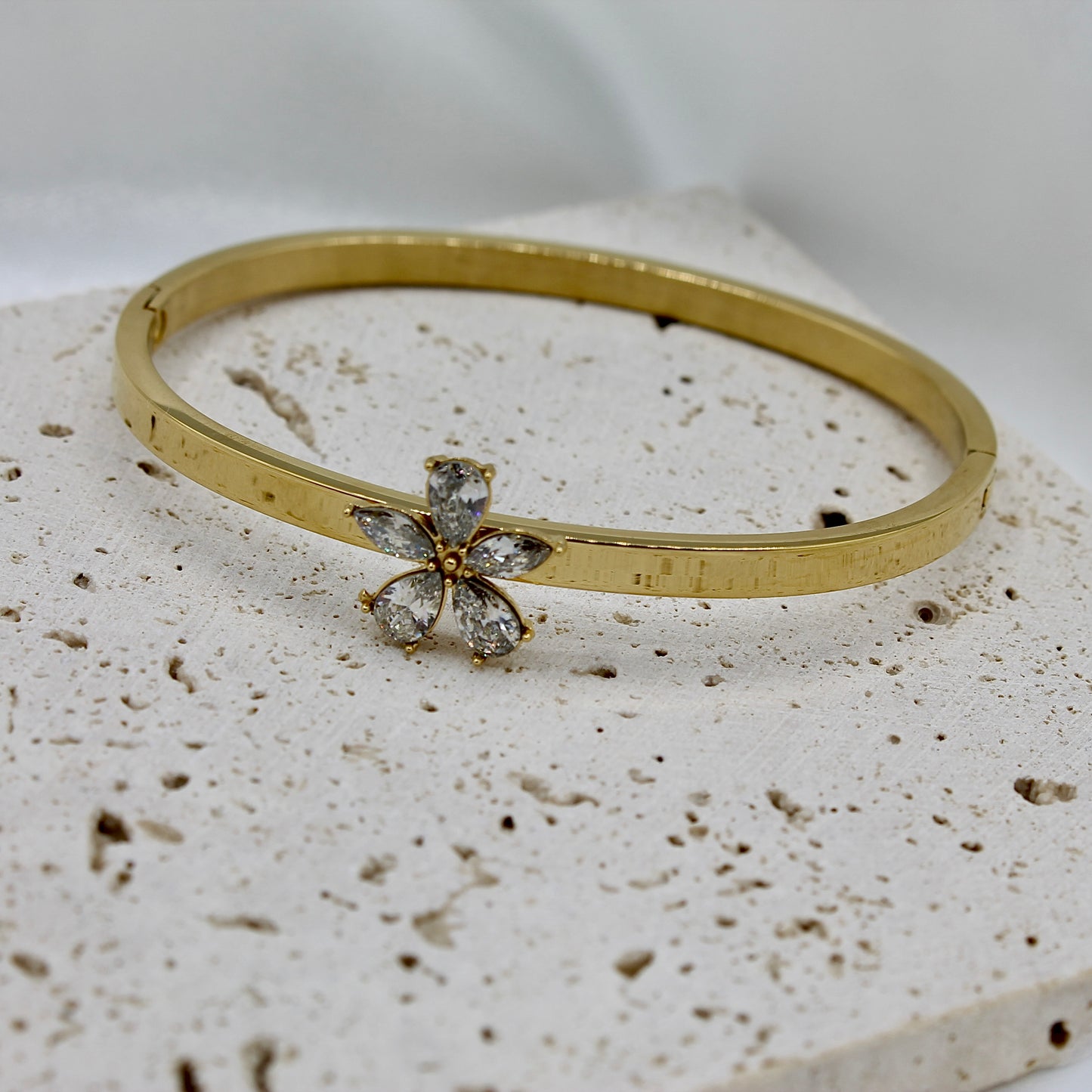 VIVIAN FLOWER BANGLE