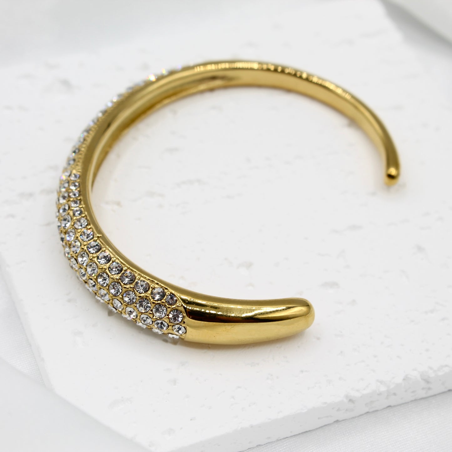 DIVA GLOW CUFF BANGLE
