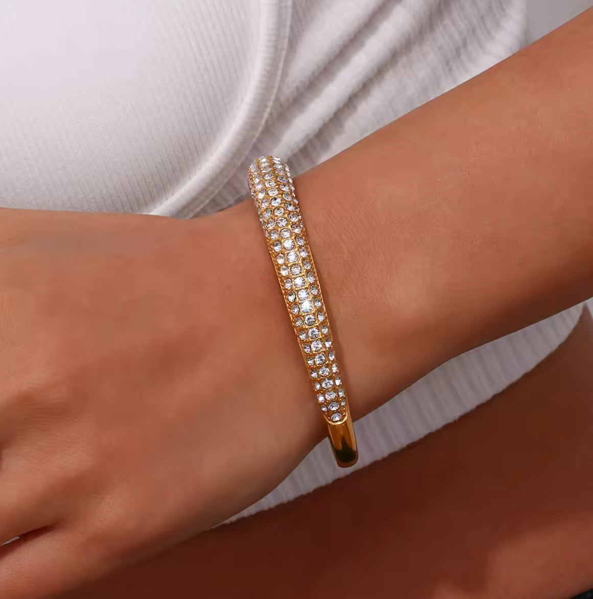 DIVA GLOW CUFF BANGLE