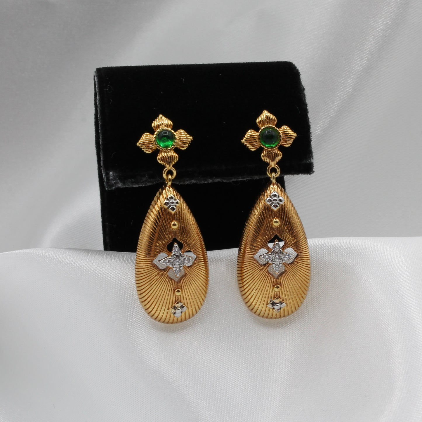 EMILIA DANGLE EARRINGS