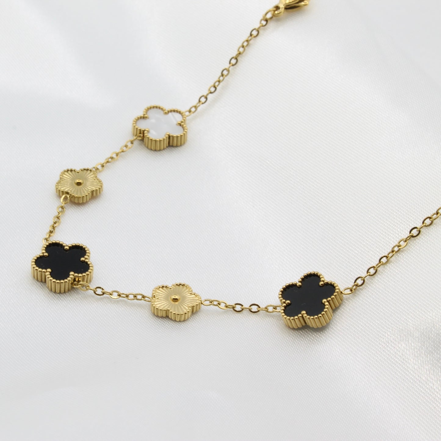 BLACK & WHITE LUCKY CLOVER BRACELET