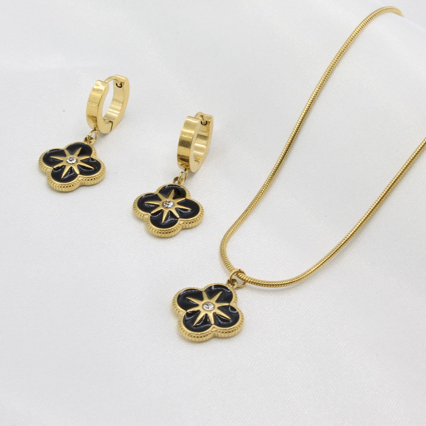 MOLLY BLACK FLOWER SET