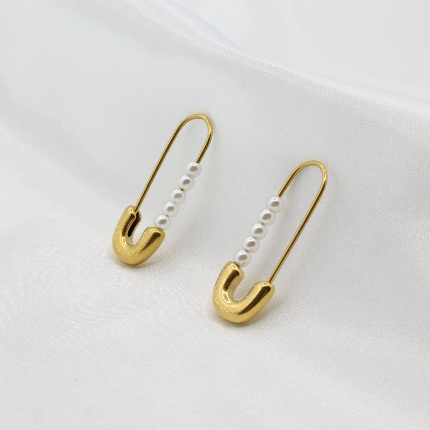 LAYLA PEARL PIN EARRINGS