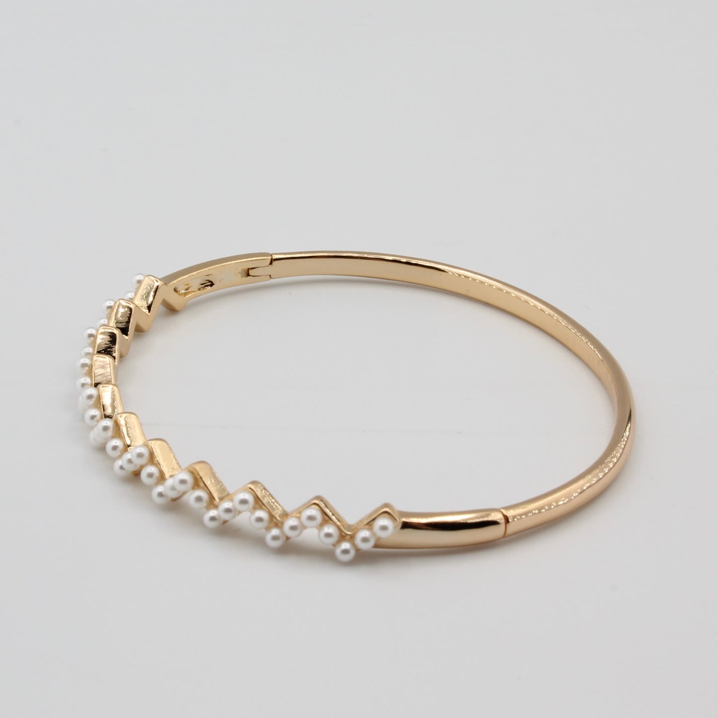 HOLLY PEARL BANGLE