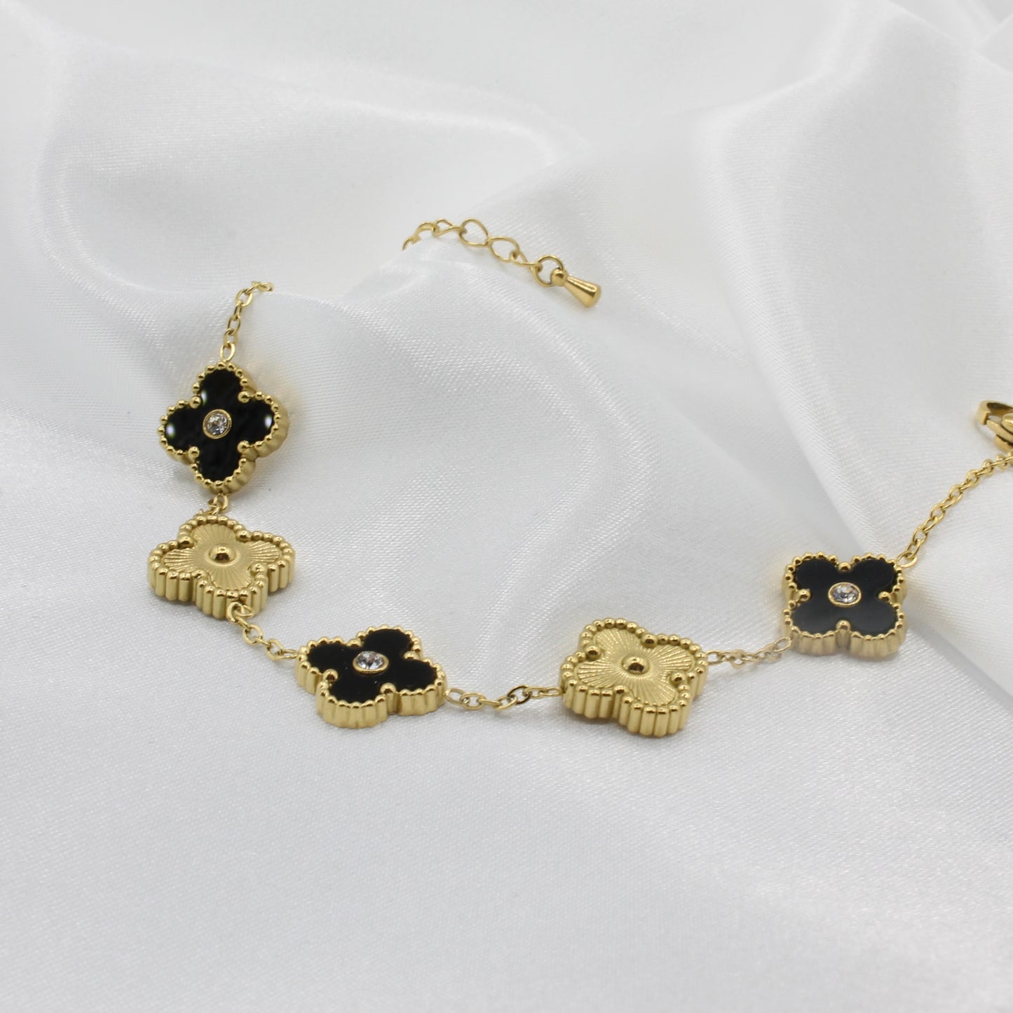 BLACK LUCKY CLOVER BRACELET