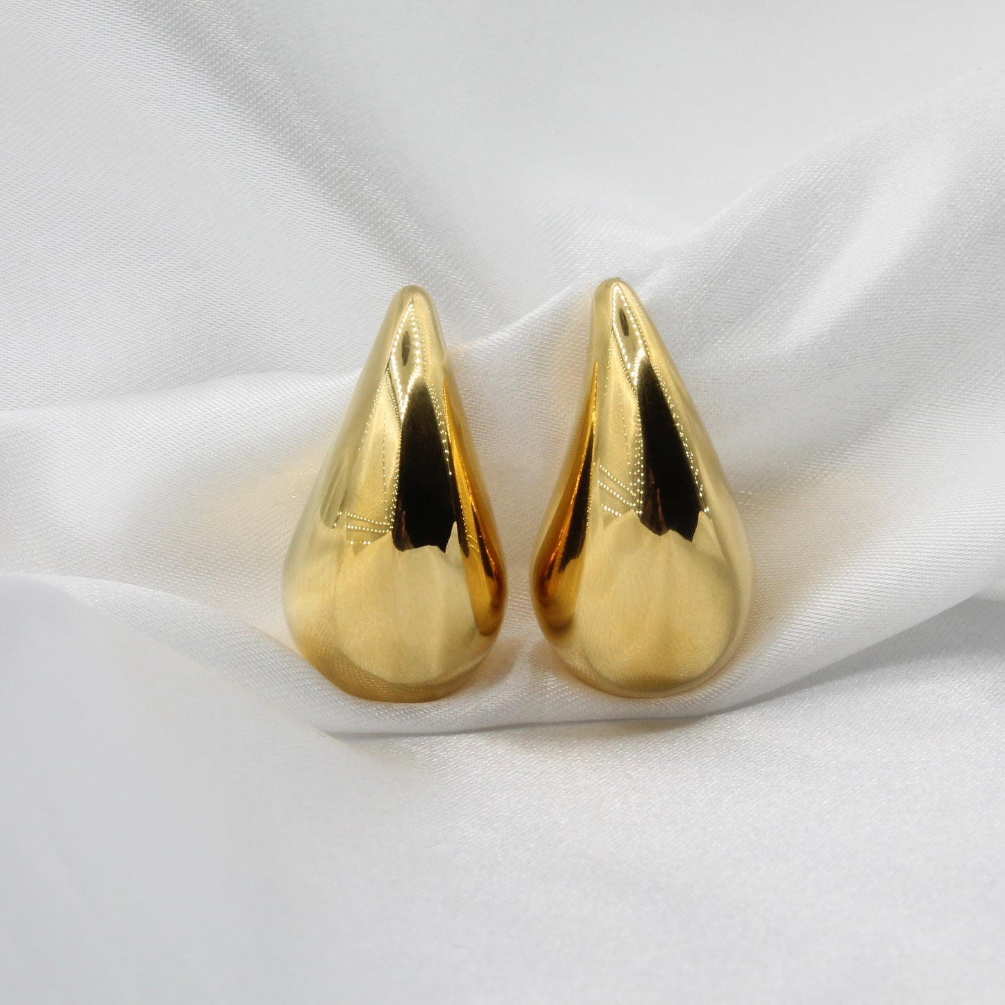 BONNIE TEARDROP STUD EARRINGS