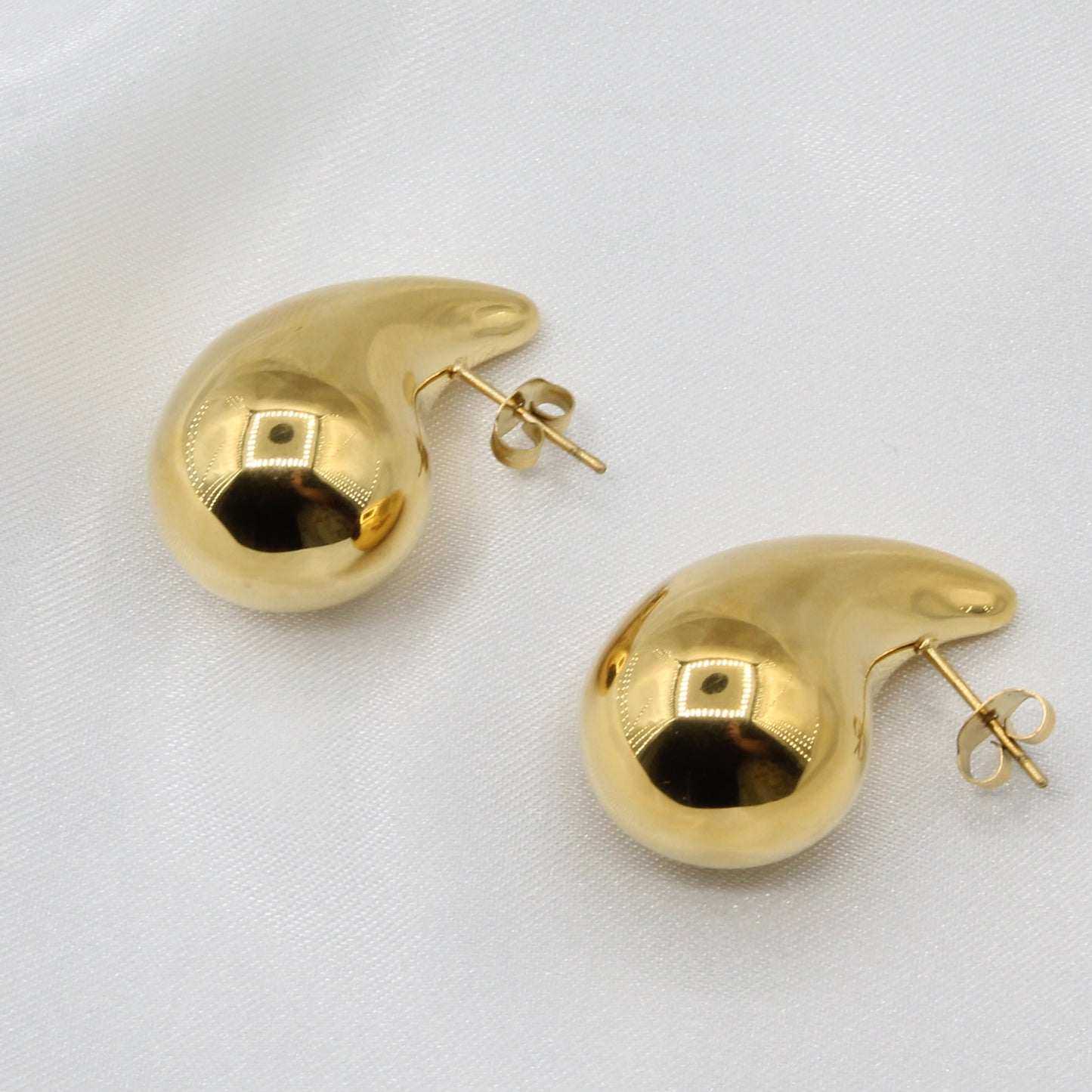 BONNIE TEARDROP STUD EARRINGS