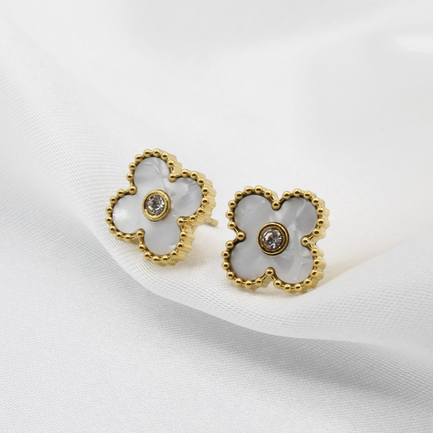 MIA FLOWER STUD EARRINGS