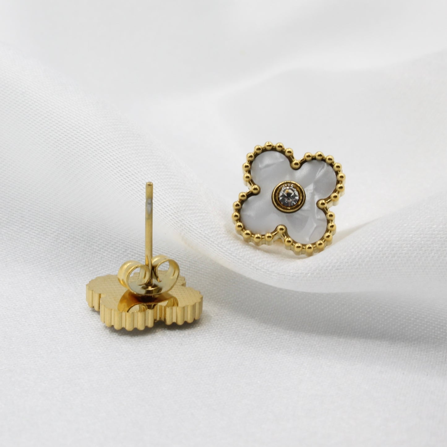 MIA FLOWER STUD EARRINGS