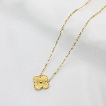 LUCKY CLOVER NECKLACE