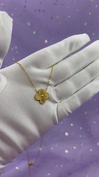 LUCKY CLOVER NECKLACE